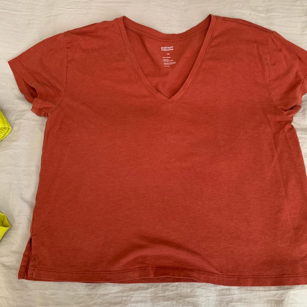 Girlfriend Collective Eva v neck, lava